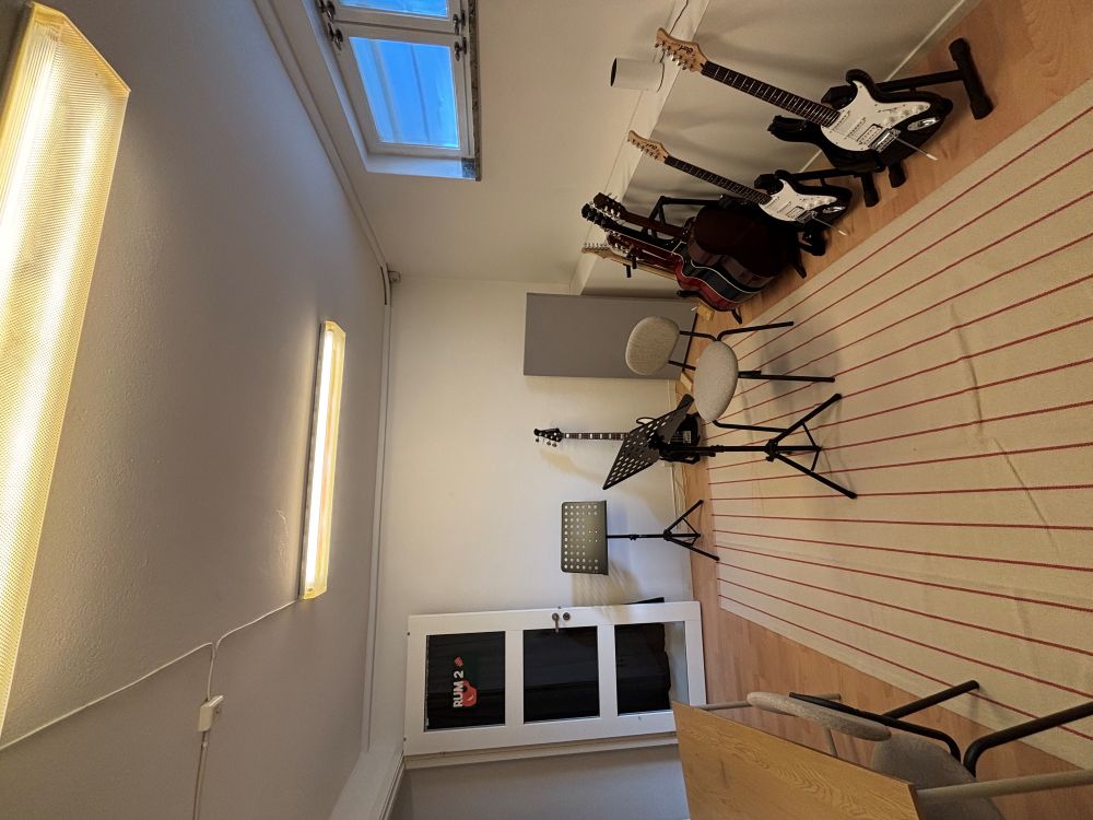 Undervisningsrum 1 med diverse instrument