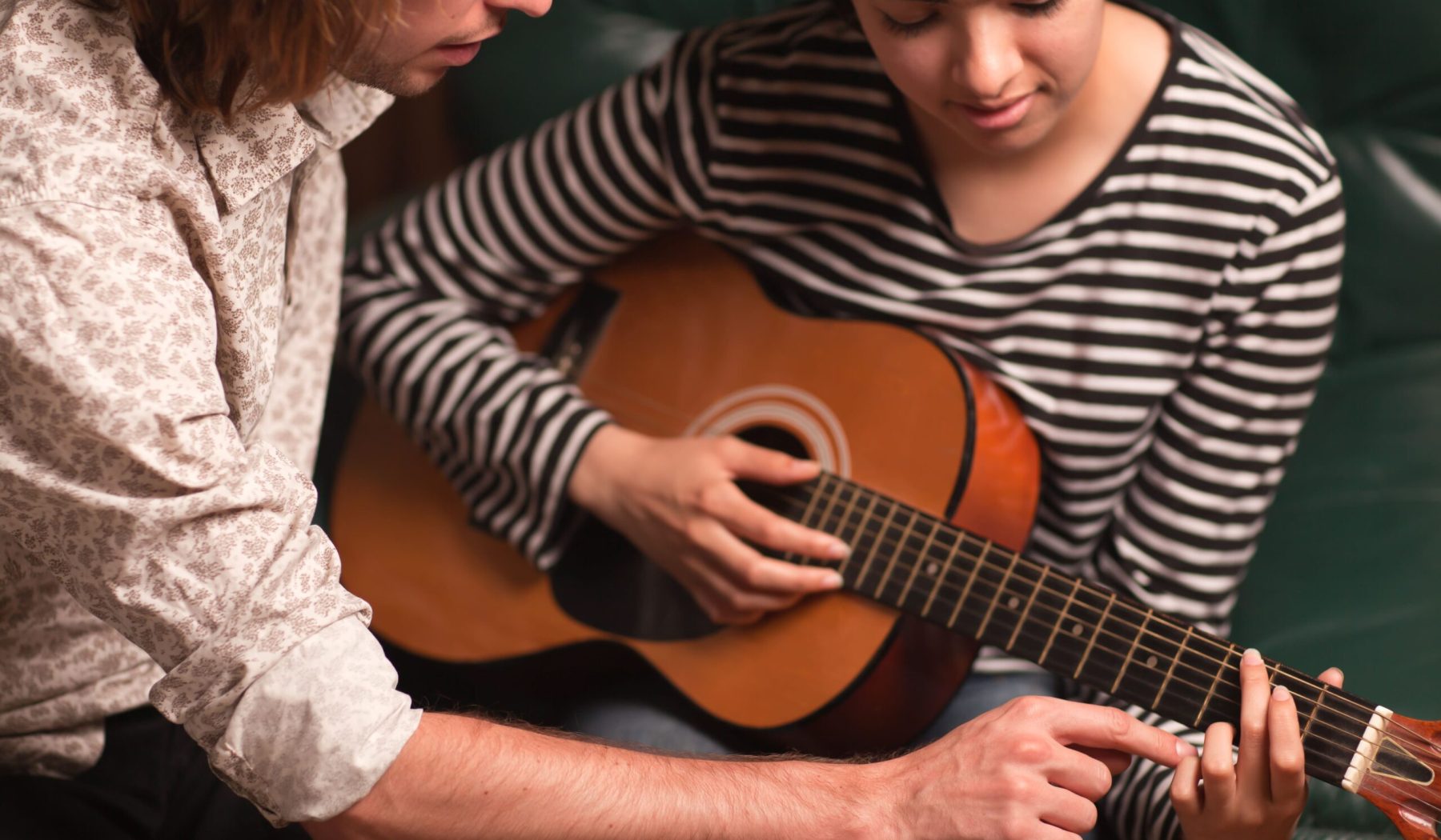people-learning-to-play-acoustic-guitar-at-home-2026-03-09-03-26-11-utc